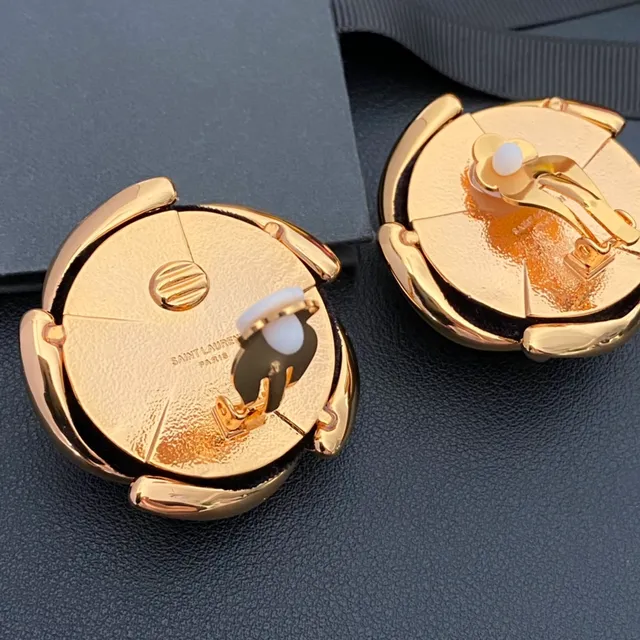 Saint Laurent Brincos de Ouro Preto com Motivo de Nó Entrelaçado em Metal Polido 5