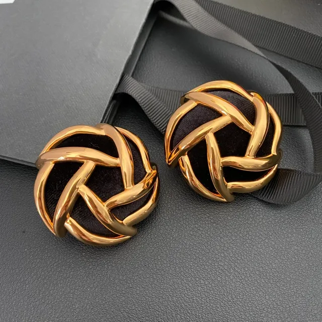 Saint Laurent Brincos de Ouro Preto com Motivo de Nó Entrelaçado em Metal Polido 8