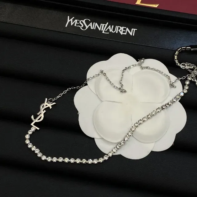 Saint Laurent Monogram Collier Chaîne Crystal-Pavé Or et Argent 2