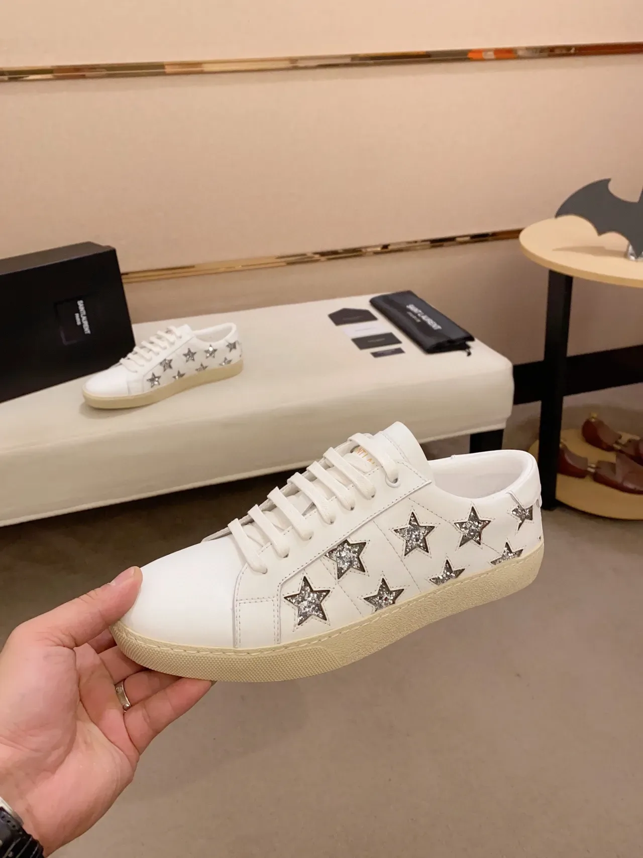 Saint Laurent Sneakers Lifestyle Blanc Argent Cuir Étoiles Brillantes Décoratives 7