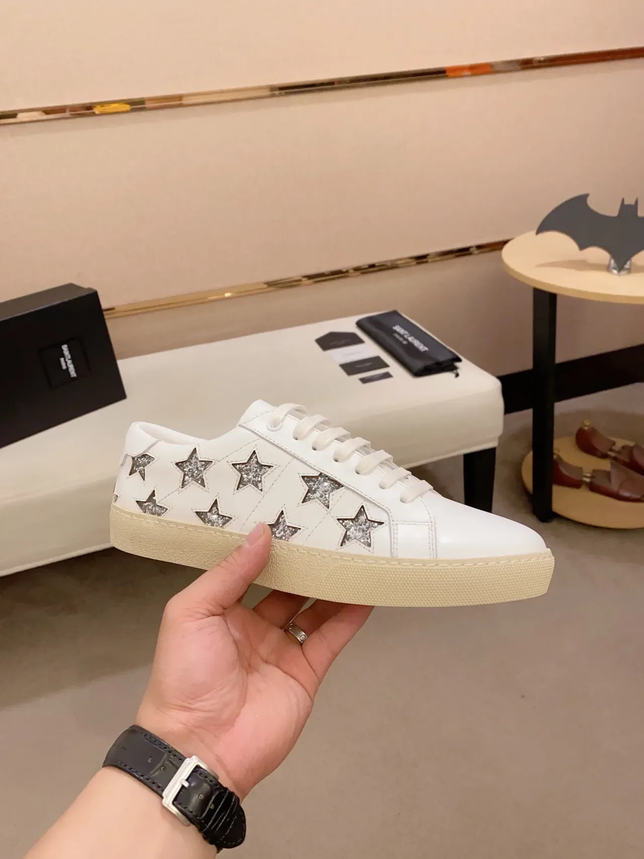 Saint Laurent Sneakers Lifestyle Blanc Argent Cuir Étoiles Brillantes Décoratives 8