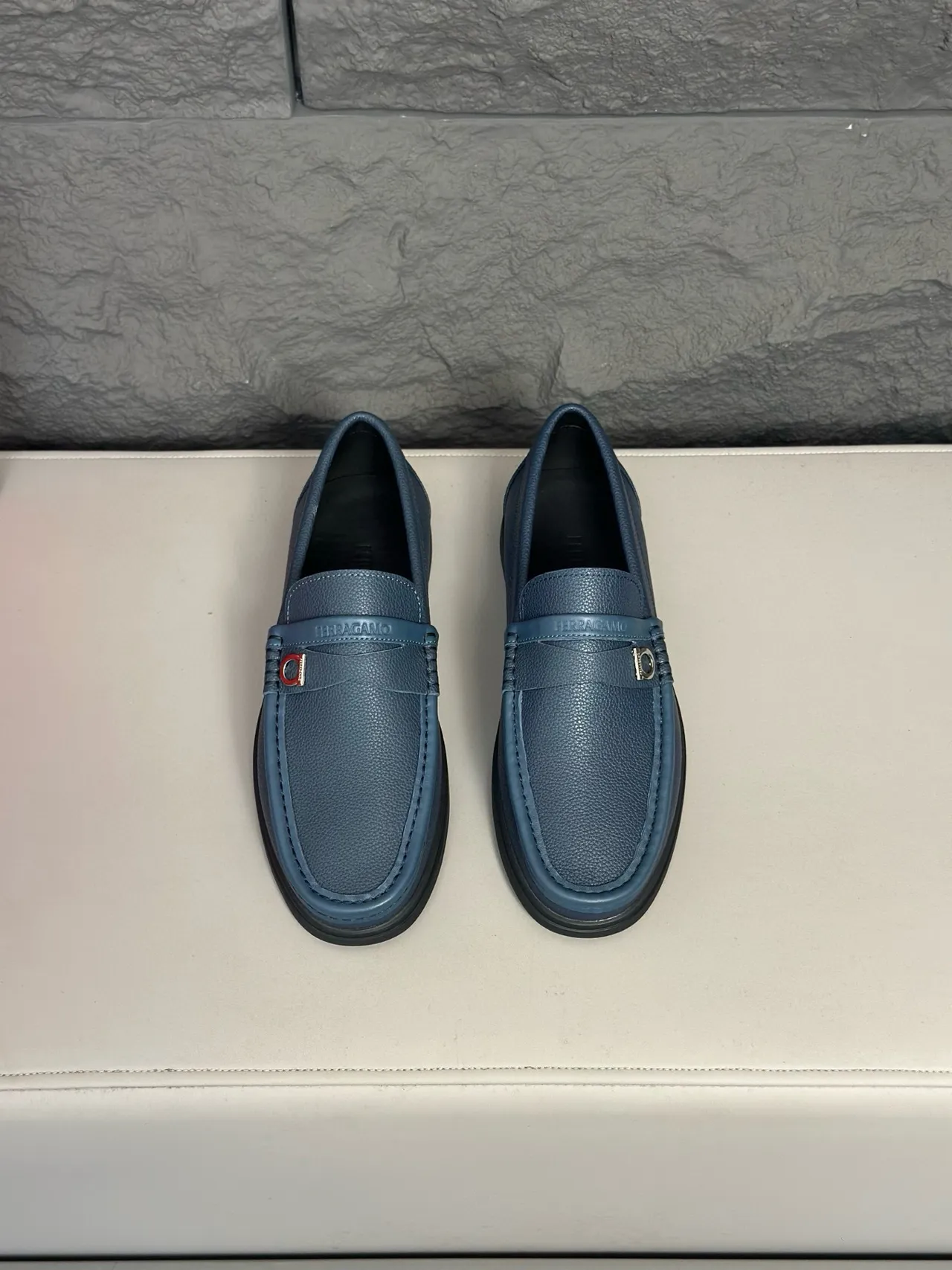 Salvatore Ferragamo Gancini Loafer Mocassin Cuir Granulé Bleu 2