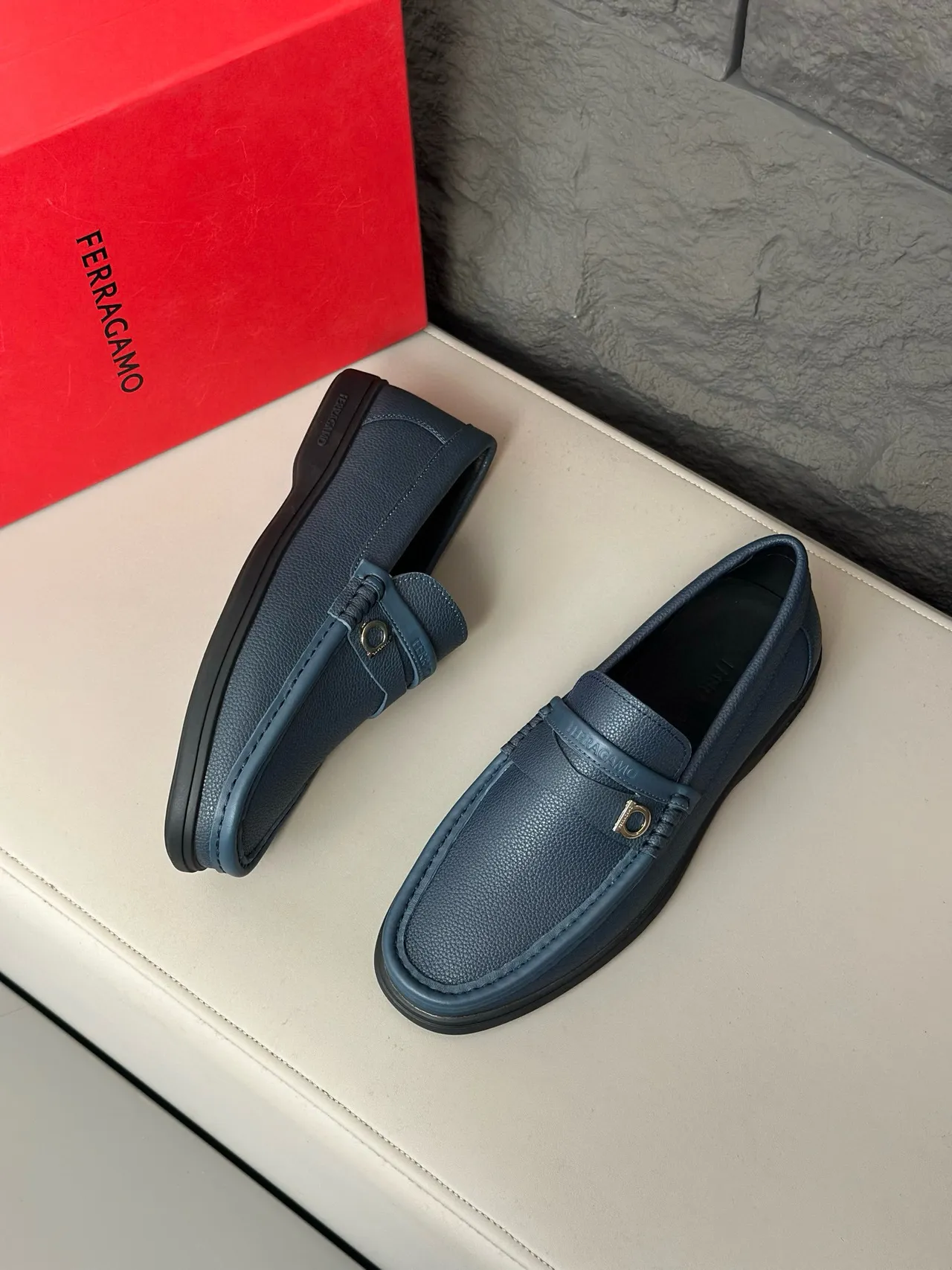 Salvatore Ferragamo Gancini Loafer Mocassin Cuir Granulé Bleu 3