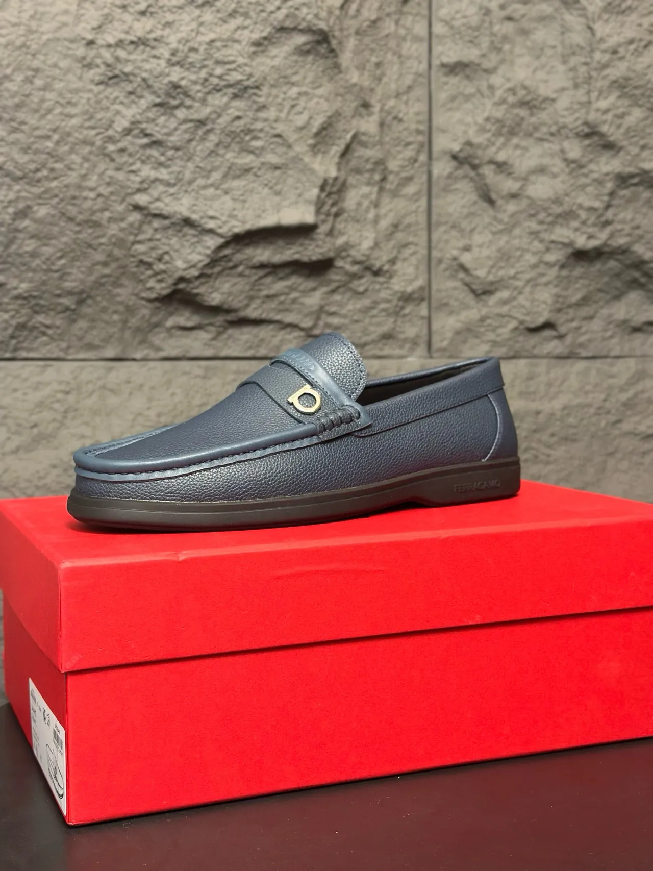 Salvatore Ferragamo Gancini Loafer Mocassin Cuir Granulé Bleu 9