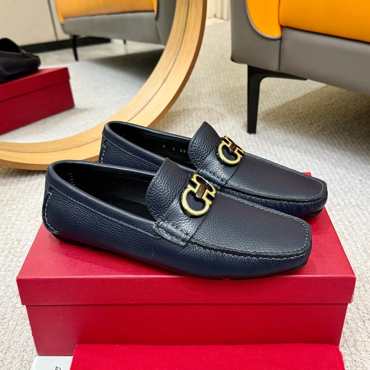 Salvatore Ferragamo Gancini Loafers de couro azul-marinho com textura pebbled 3