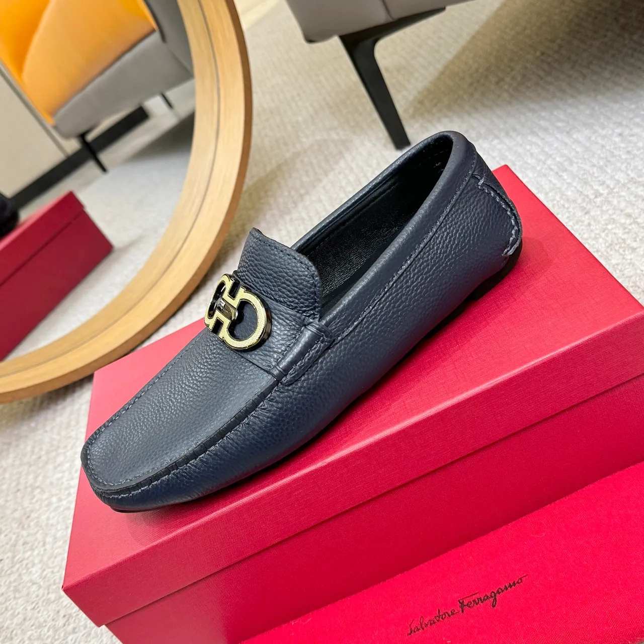 Salvatore Ferragamo Gancini Loafers de couro azul-marinho com textura pebbled 6