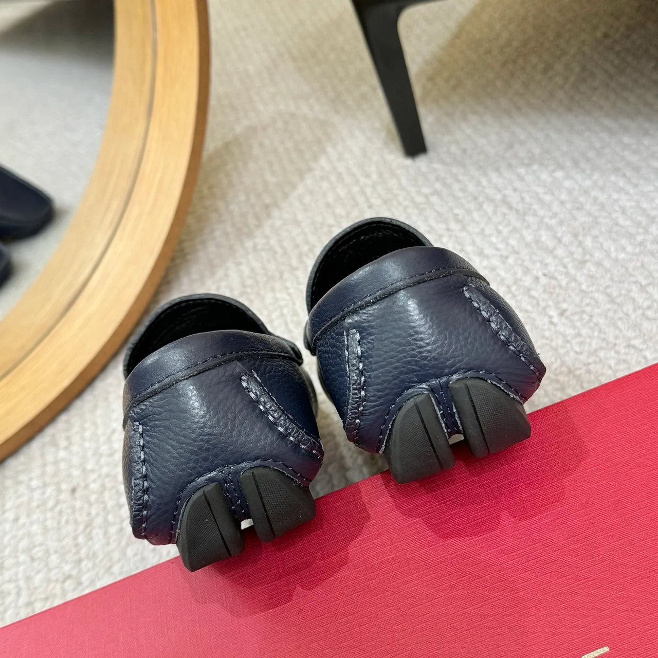 Salvatore Ferragamo Gancini Loafers de couro azul-marinho com textura pebbled 9