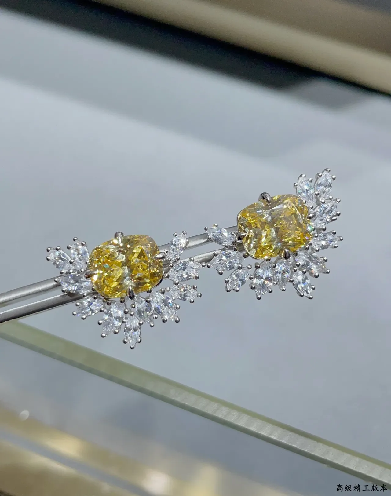 Tiffany & Co. Boucles d'oreilles Halo Floral de Gemmes Jaunes et Blanches 5