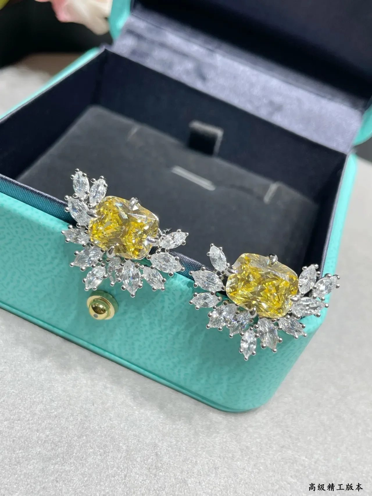 Tiffany & Co. Boucles d'oreilles Halo Floral de Gemmes Jaunes et Blanches 7