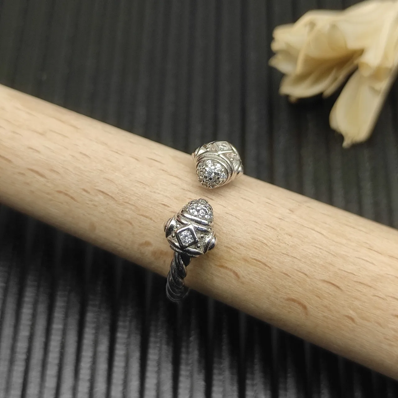 Tiffany & Co. HardWear خاتم مفتوح ماس بعقدة مزدوجة 5