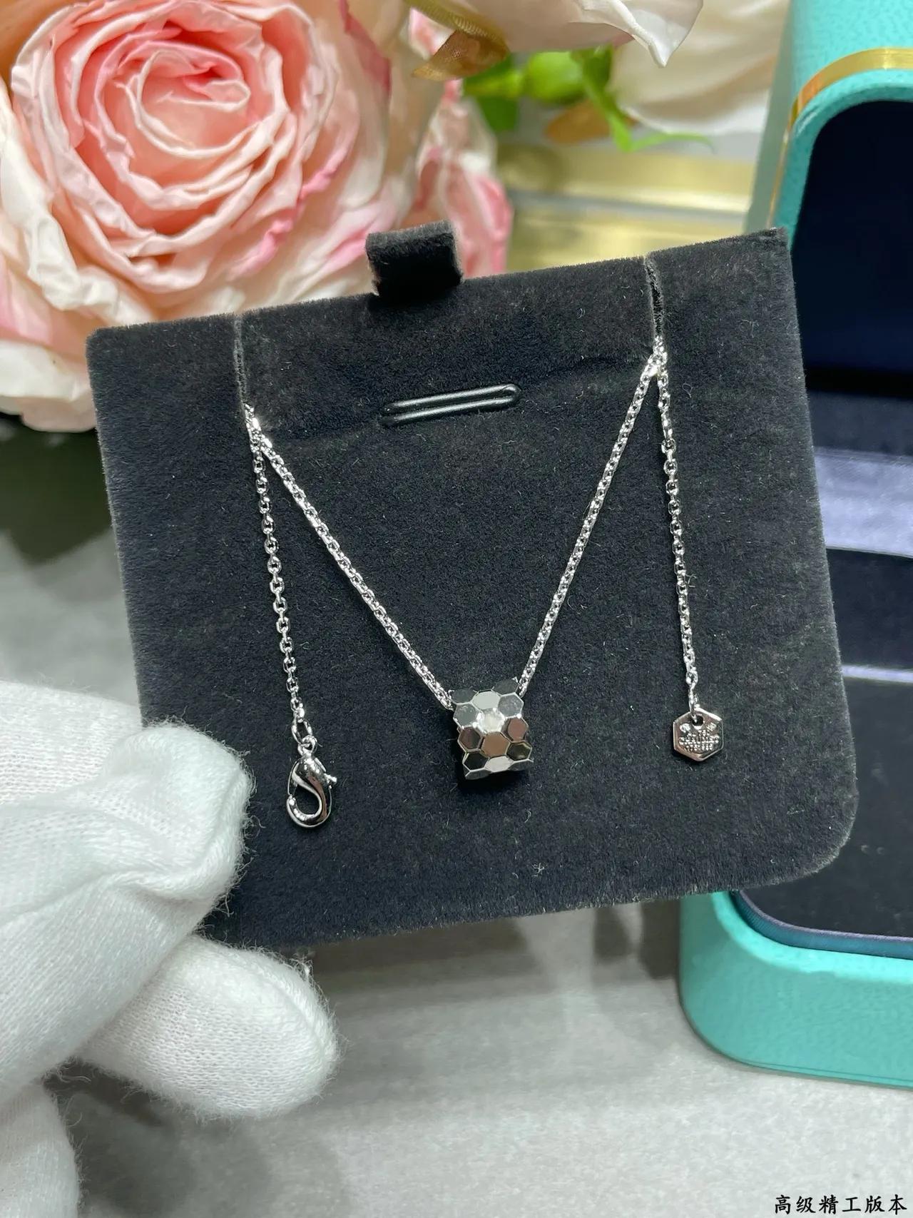 Tiffany & Co. HardWear قلادة ذهبية هندسية شبكية 2