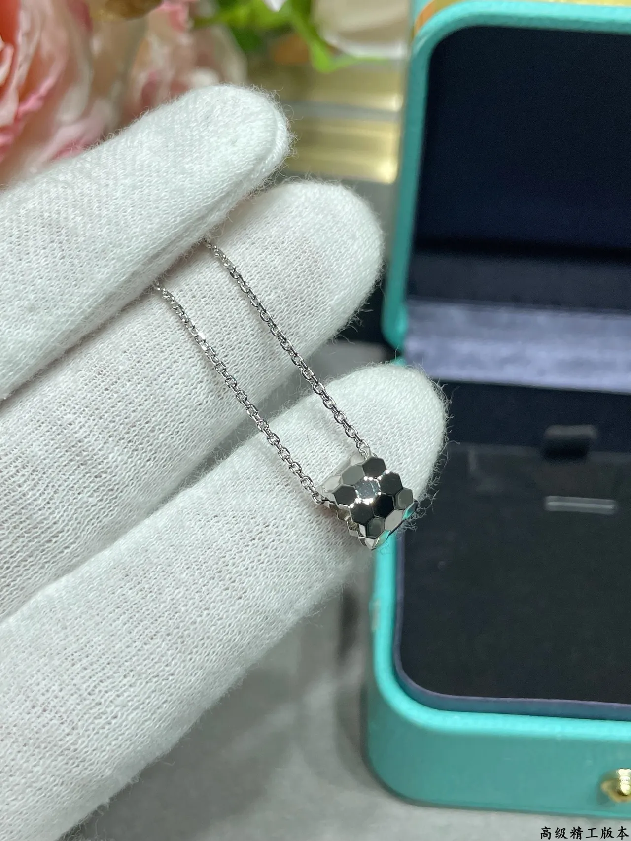 Tiffany & Co. HardWear قلادة ذهبية هندسية شبكية 6