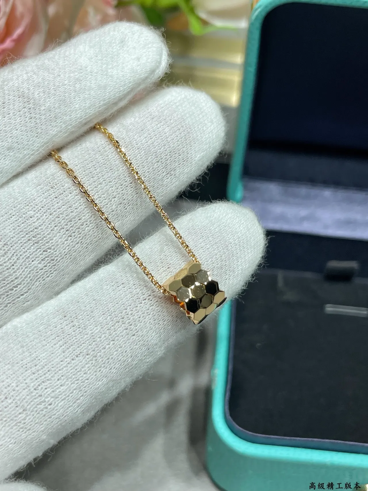 Tiffany & Co. HardWear قلادة ذهبية هندسية شبكية 7