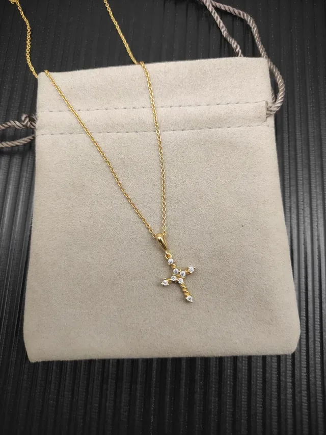 Tiffany & Co. Return to Gold White Twisted Rope Motif Diamond-Encrusted Cross Necklace 8