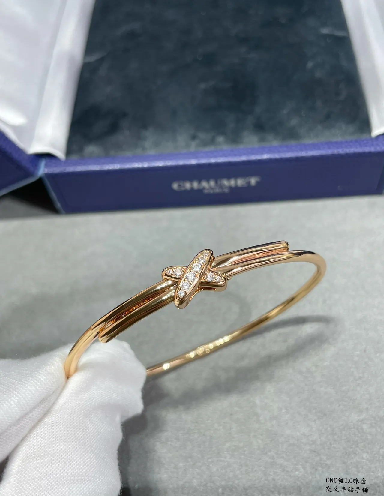 Tiffany & Co. Argent et Or Pavé Diamond-Set X-Knot Motif Bracelet 2