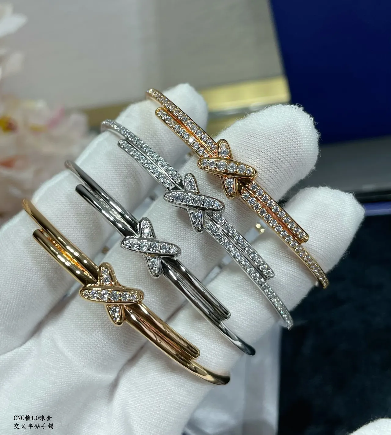 Tiffany & Co. Argent et Or Pavé Diamond-Set X-Knot Motif Bracelet 4