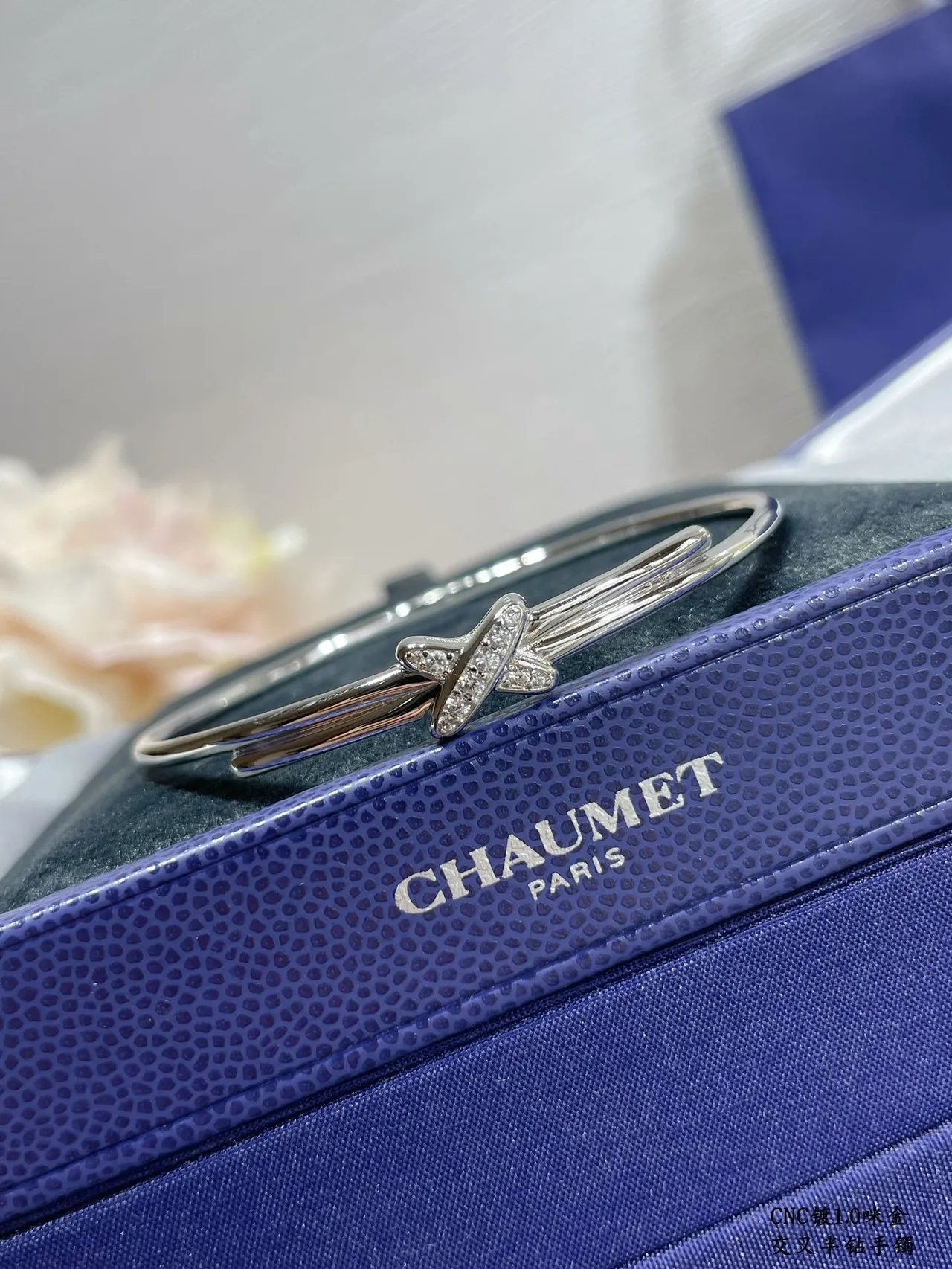Tiffany & Co. Argent et Or Pavé Diamond-Set X-Knot Motif Bracelet 5
