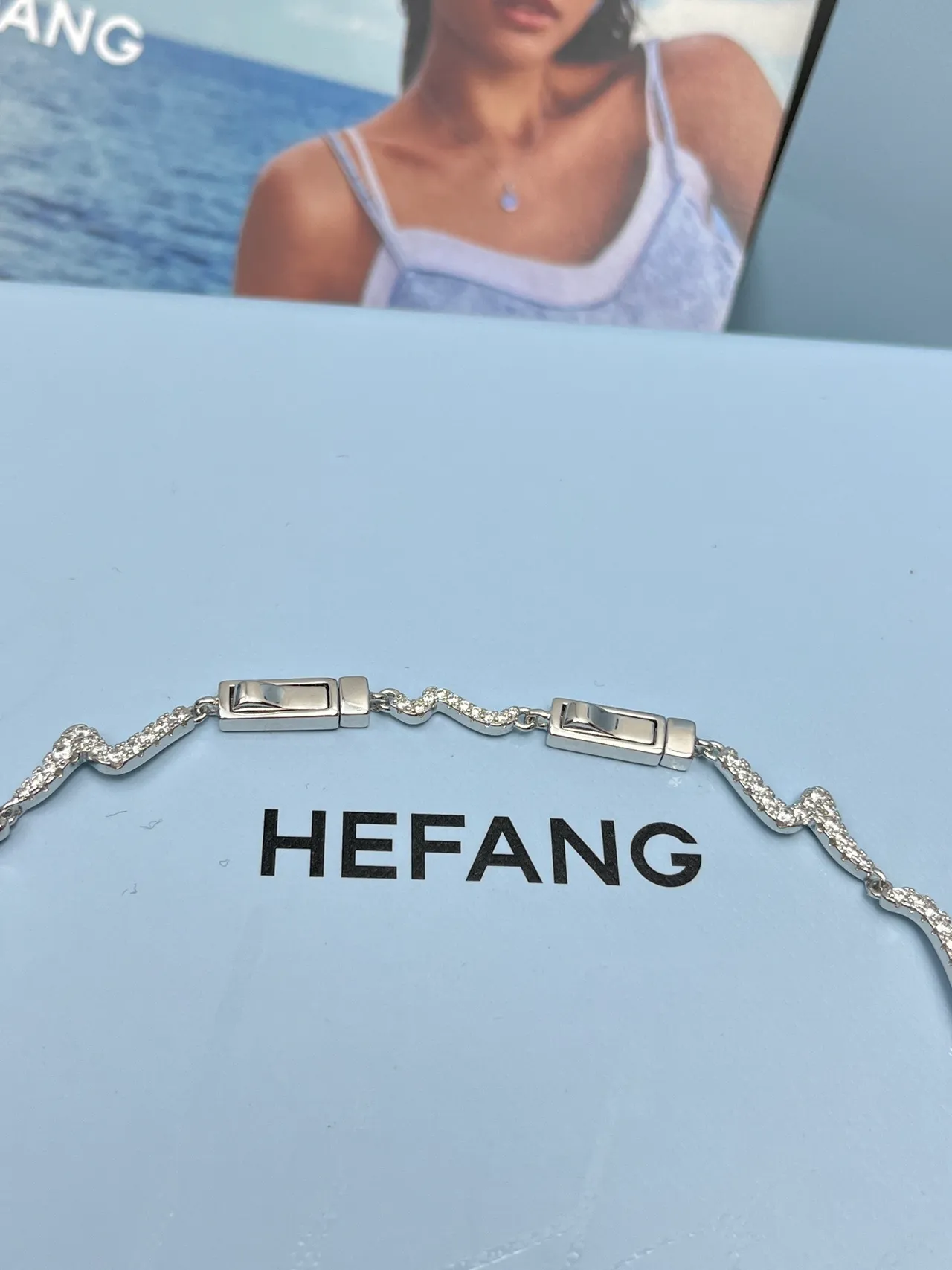 Tiffany & Co. Collier argenté blanc Pavé-Set motif de ruban ondulant 5