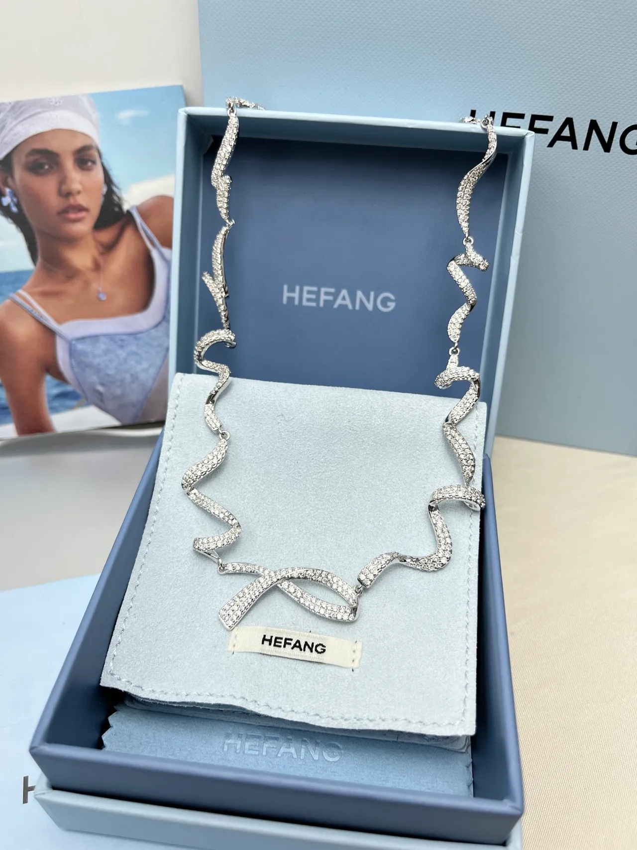 Tiffany & Co. Collier argenté blanc Pavé-Set motif de ruban ondulant 8