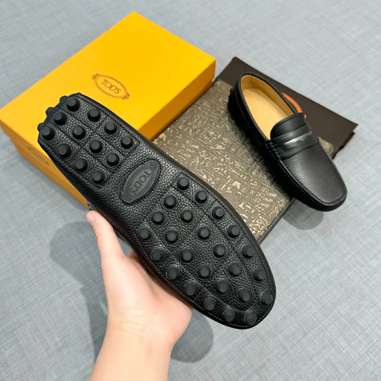 Tod's أحذية جلد أسود مقصوصة بقشرة Metal Bar ليفرز 5