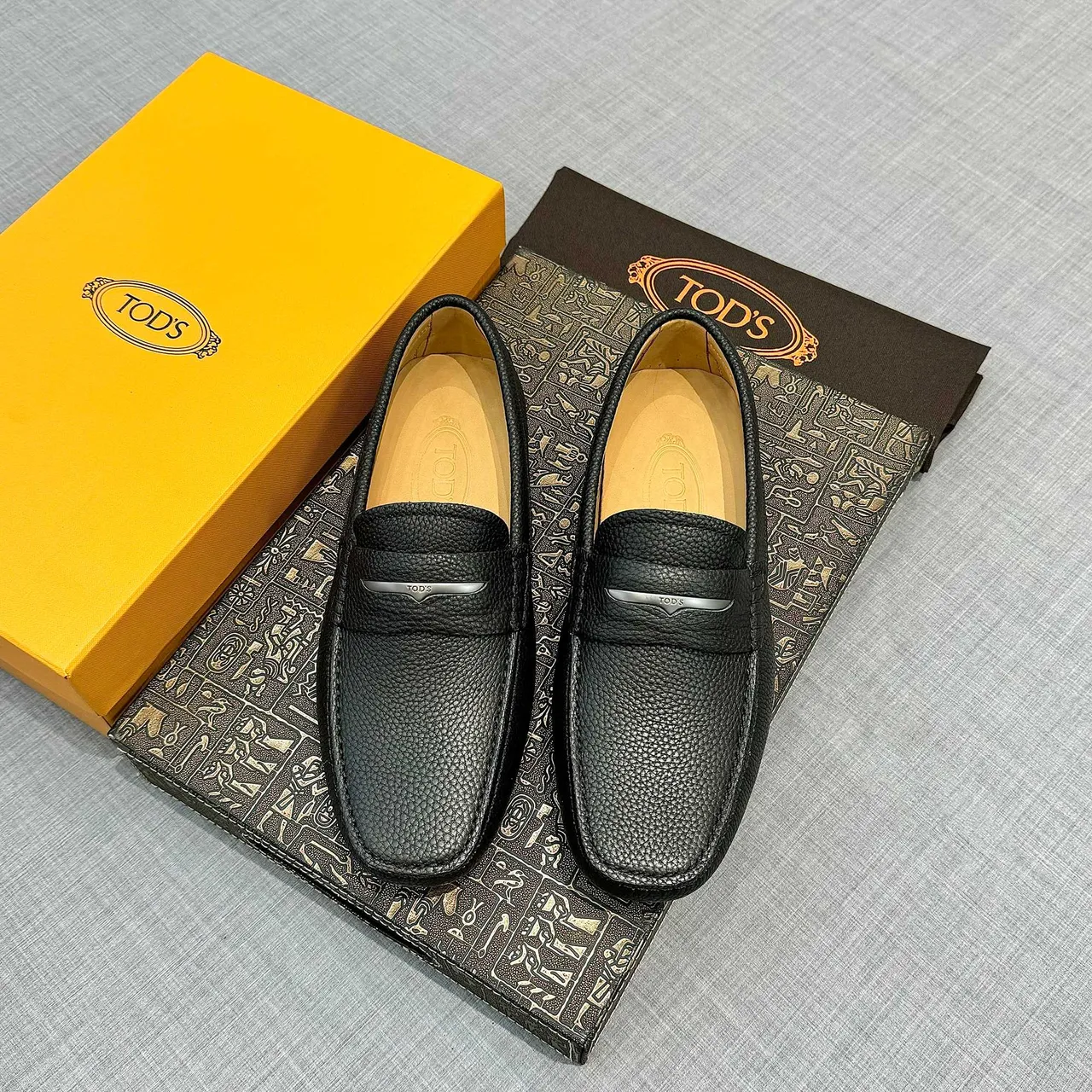 Tod's أحذية جلد أسود مقصوصة بقشرة Metal Bar ليفرز 6