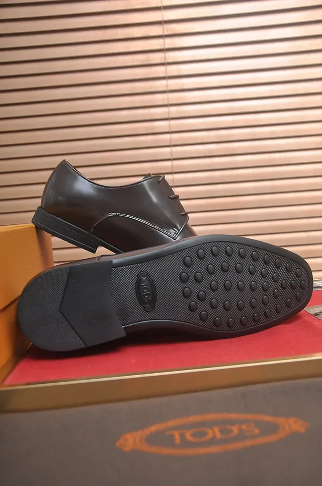 Tod's Chaussures Oxford en cuir marron à bout cap-toe poli 3
