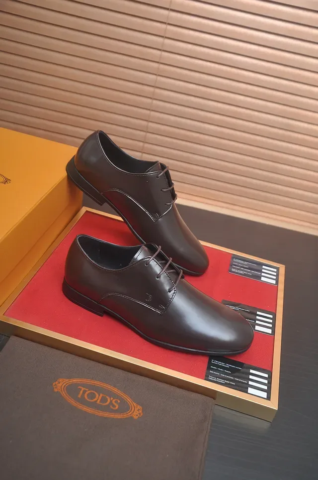 Tod's Chaussures Oxford en cuir marron à bout cap-toe poli 4