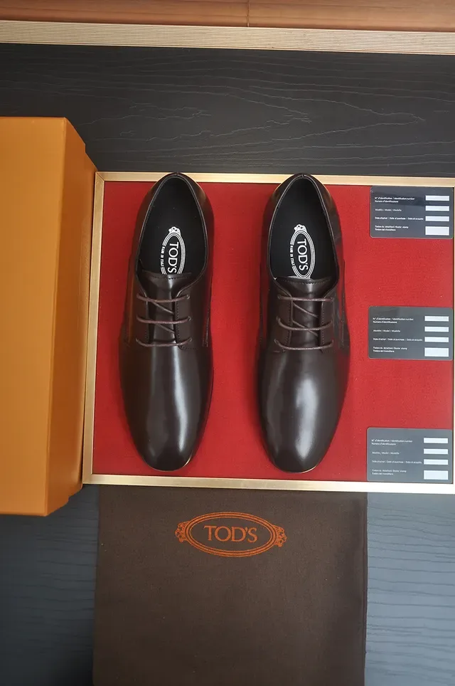 Tod's Chaussures Oxford en cuir marron à bout cap-toe poli 5
