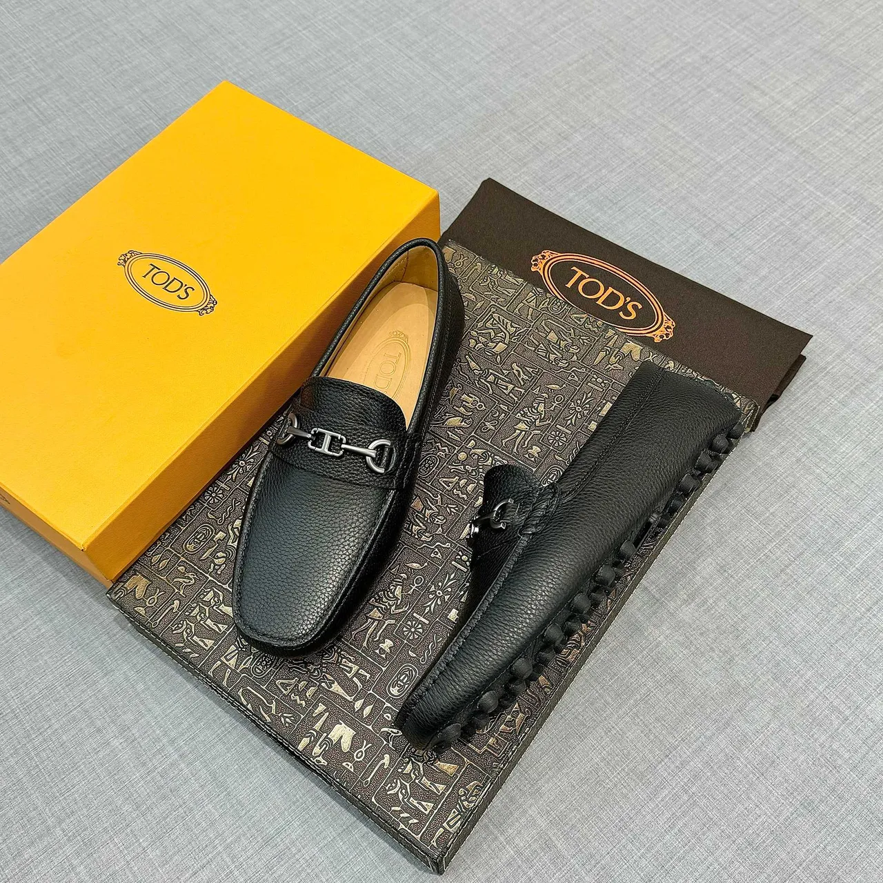 Tod's Horsebit Loafer Mocassins en cuir noir grainé 2