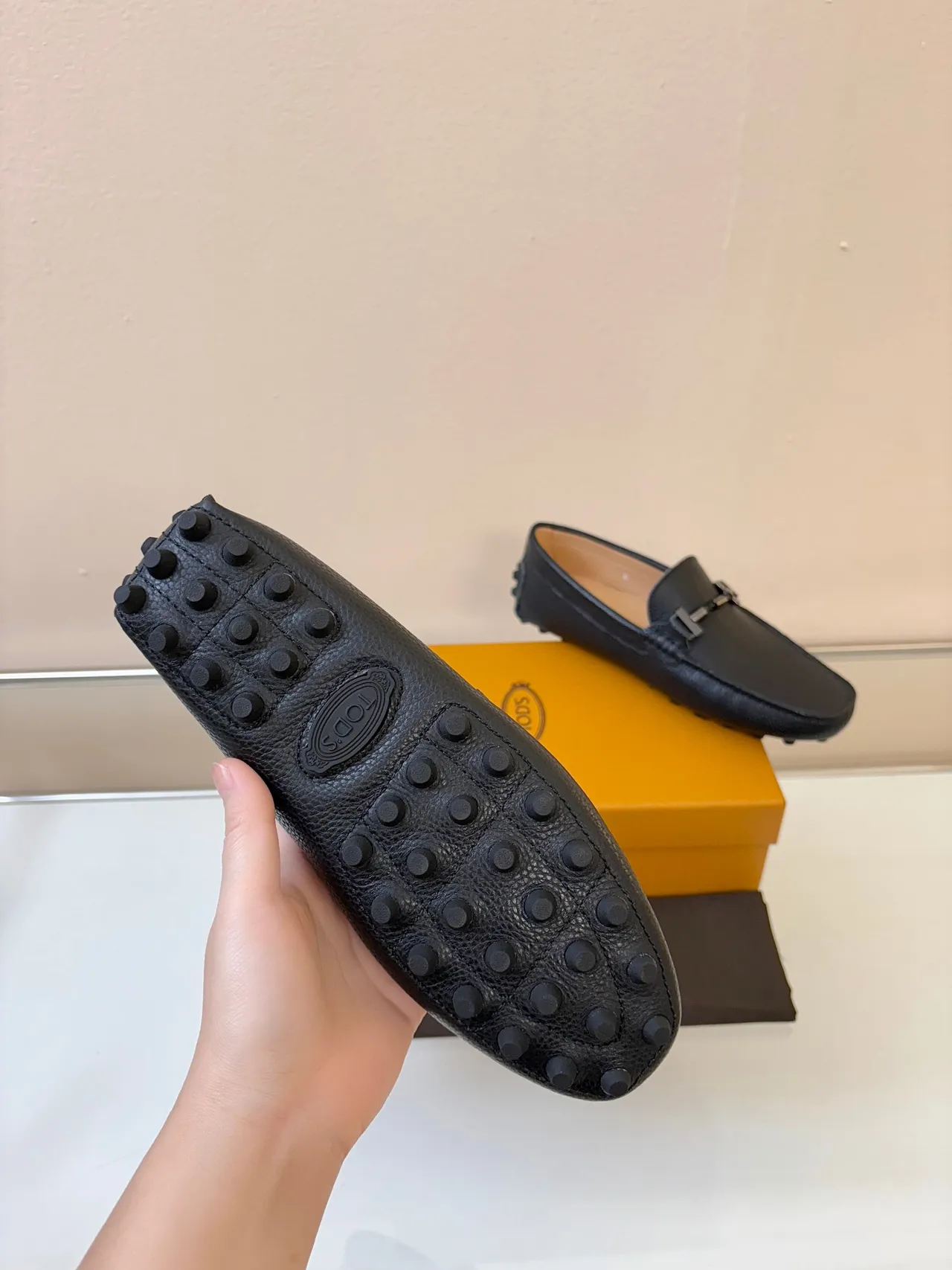 Tod's Horsebit Loafer Mocassin en Cuir Noir Grainé Slip-On 5