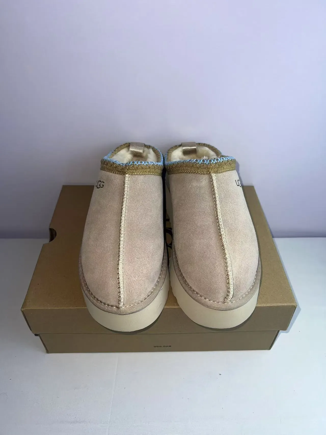 UGG Beige Blue Platform Sole Shearling-Lined Casual Shoes 6