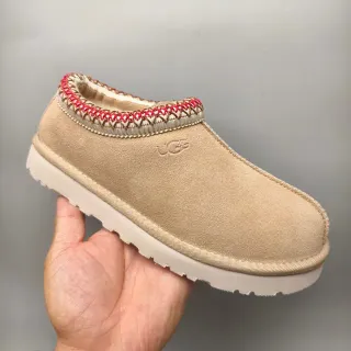UGG Beige Rojo Ante Parte Superior Bordado Borde Zapatos Casuales