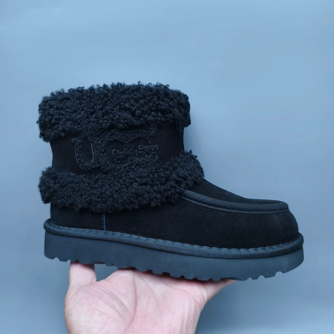 UGG কালো শিয়ারলিং-কুফড সুয়েড উপর স্নো বুটস 2
