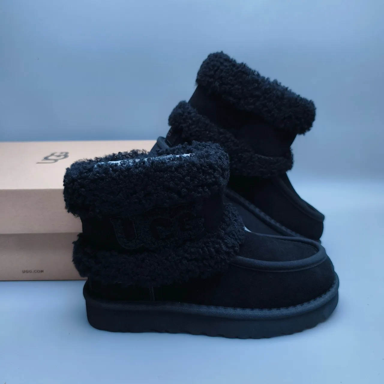 UGG কালো শিয়ারলিং-কুফড সুয়েড উপর স্নো বুটস 6