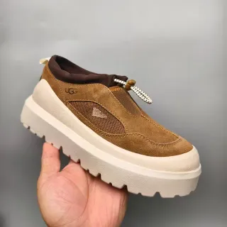 UGG Marrom Bege Tênis Lifestyle com Solado de Plataforma Slip-On