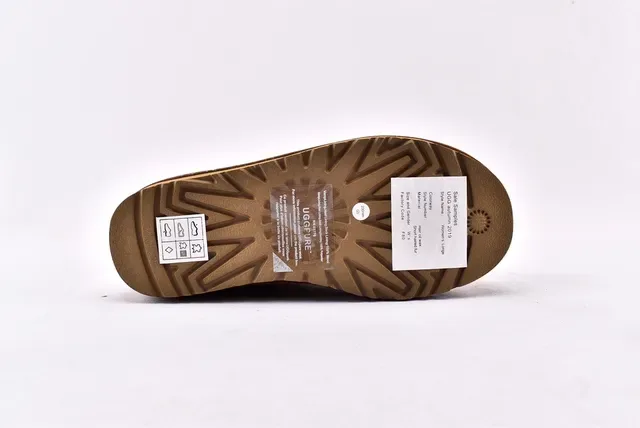 UGG Classic Mini Bottes de Neige en Daim Tan Doublées de Mouton 13
