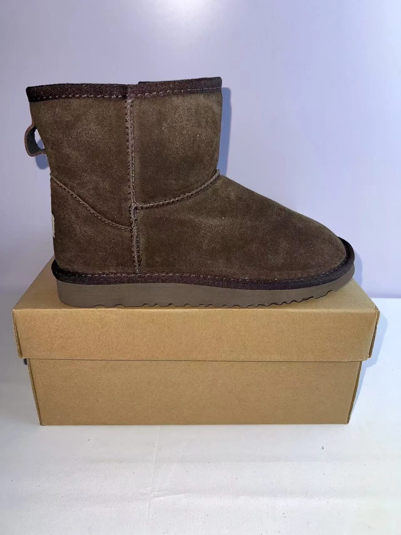 UGG Classic Short Bottes de Neige Marron en Daim 3