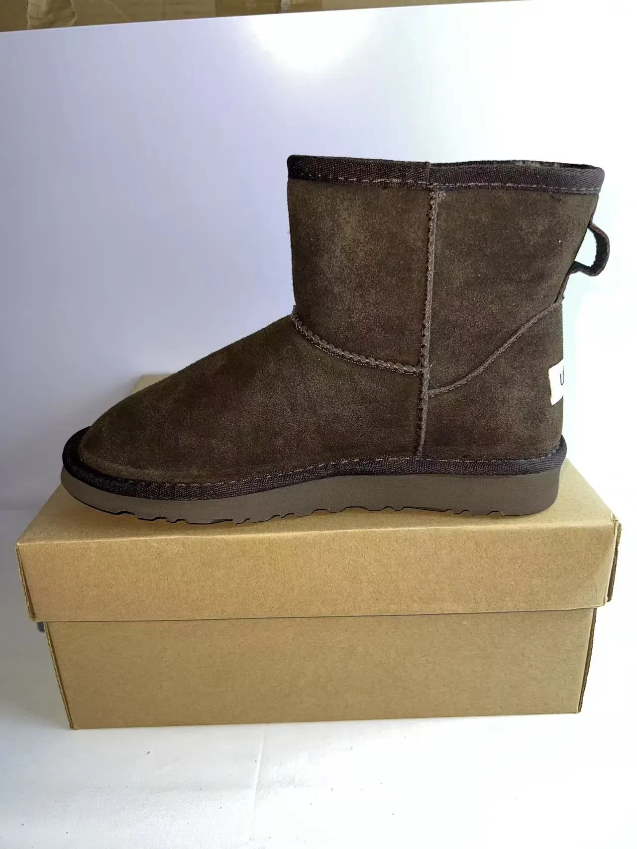 UGG Classic Short Bottes de Neige Marron en Daim 4