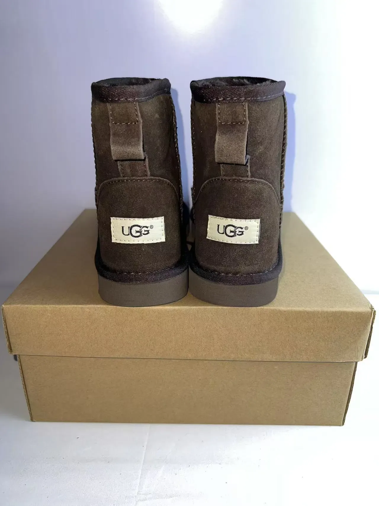 UGG Classic Short Bottes de Neige Marron en Daim 5