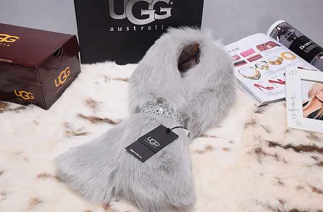 UGG Bottes de Neige Gris Argent Fourrure Fausse Fluffy Embellissement de Paillettes 5