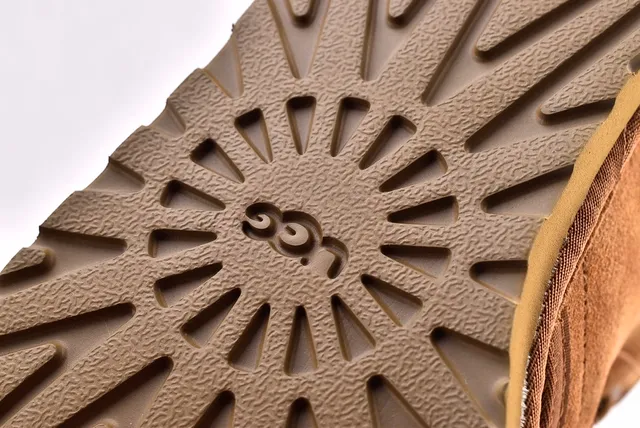 UGG Harkley ট্যান স্যুড লেস-আপ এনকেল বুটস 7