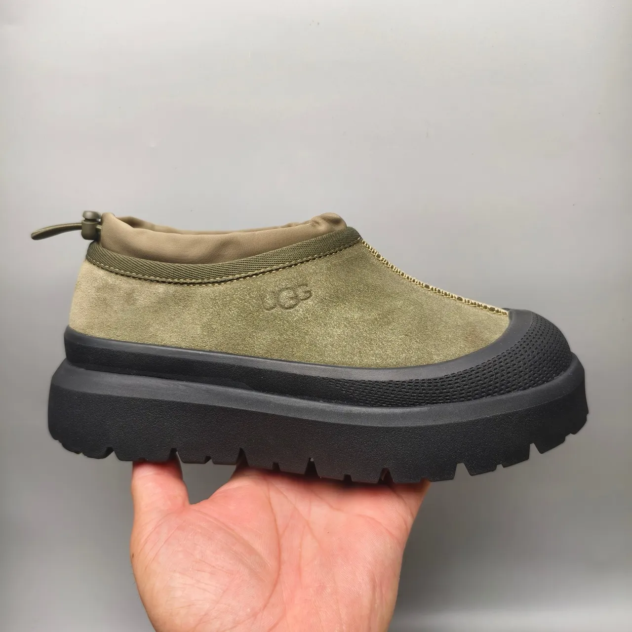UGG حذاء كاجوال سكيب أون سميك لقطات سول أخضر زيتوني 2