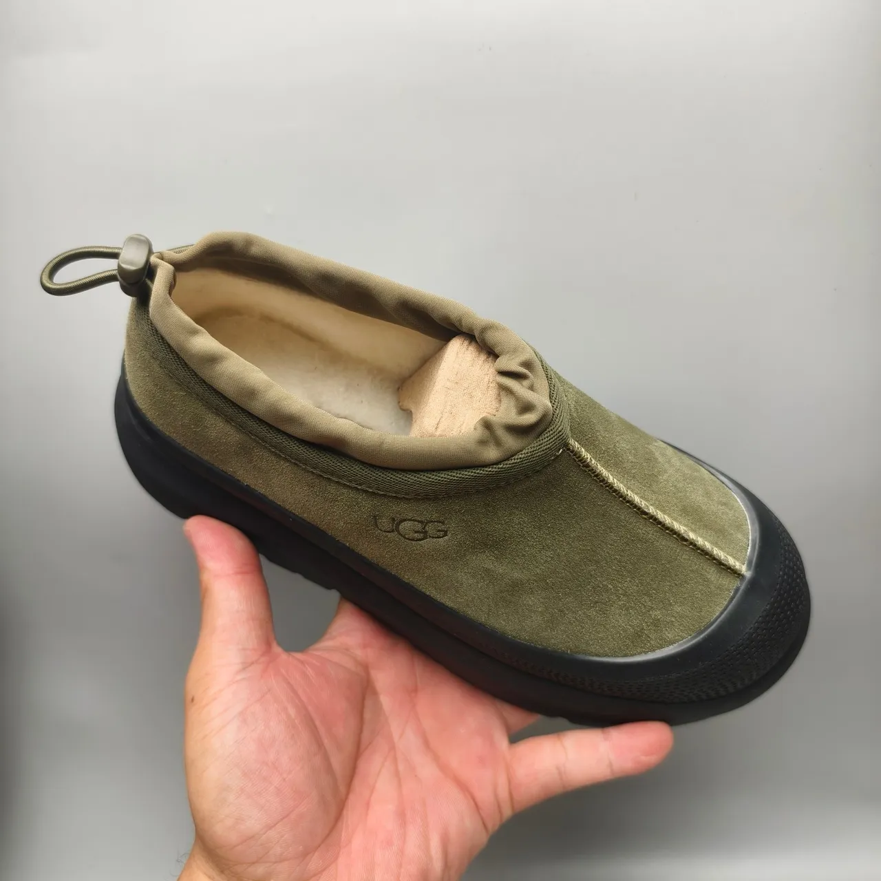 UGG حذاء كاجوال سكيب أون سميك لقطات سول أخضر زيتوني 3
