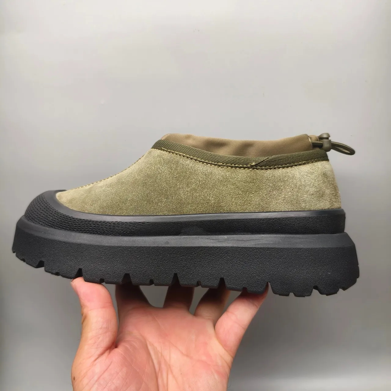 UGG حذاء كاجوال سكيب أون سميك لقطات سول أخضر زيتوني 7
