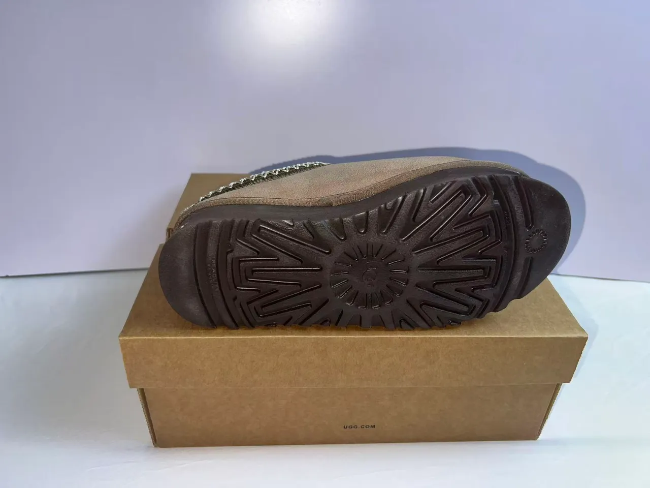 UGG Tasman Bege Marrom Solado de plataforma Borda metálica tecida Sapatos casuais 2