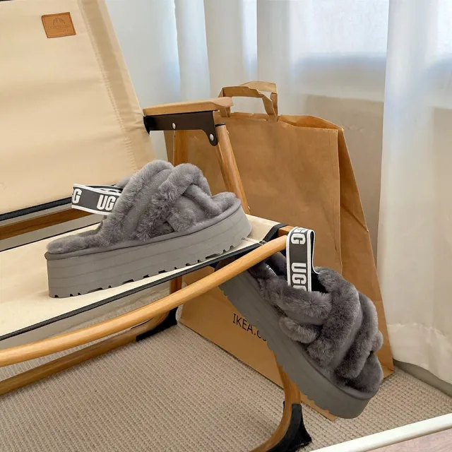 UGG تاسمان نعال منزلية رمادية محببة متقاطعة منصة 3