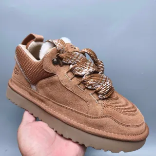 UGG Tasman حذاء رياضي أسلوب حياة بلون بني من سويدي مبطن بشيرلينج