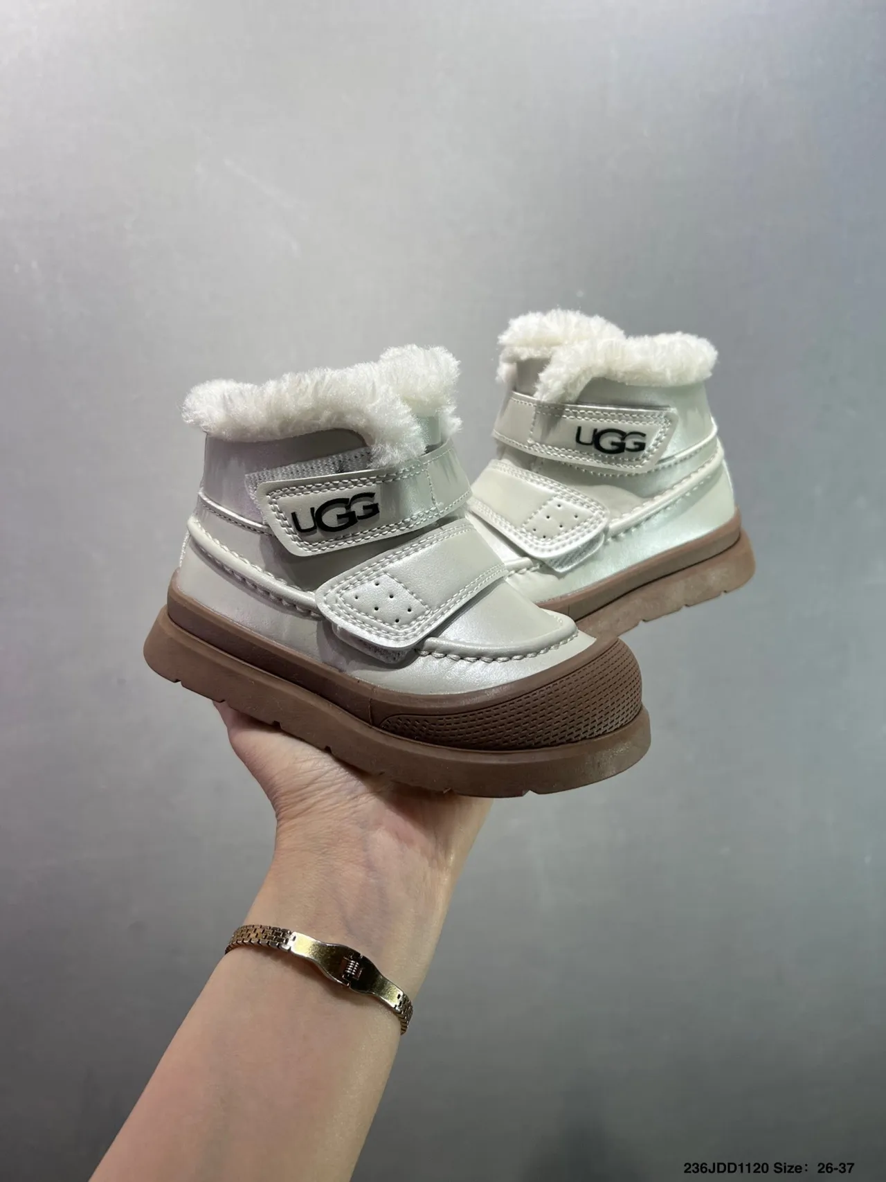 UGG Bottes de Neige à la Cheville Doublées de Peau de Mouton Blanc et Brun 15