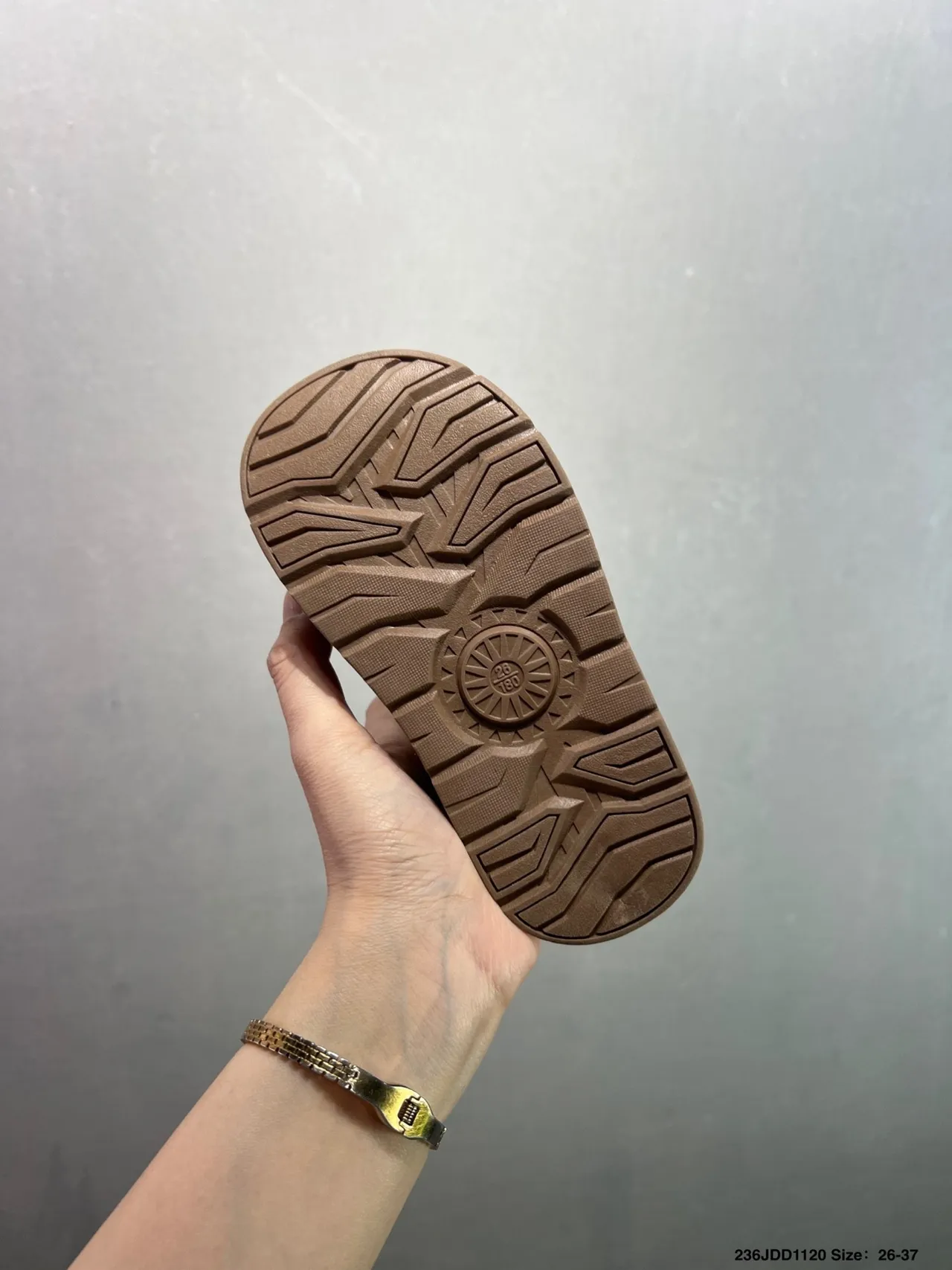 UGG Bottes de Neige à la Cheville Doublées de Peau de Mouton Blanc et Brun 19