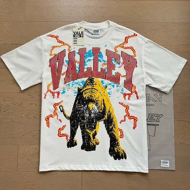 Camiseta blanca con estampado gráfico Vale Forever Valley Tiger 4